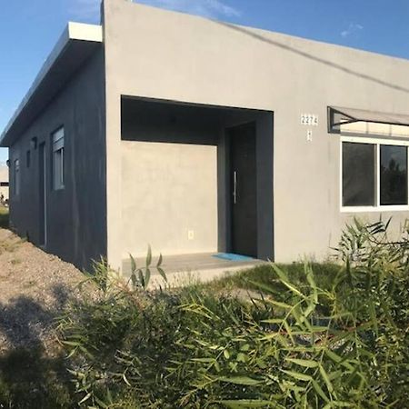 Comoda Casa Con Jardin En Колонія-дель-Сакраменто Екстер'єр фото