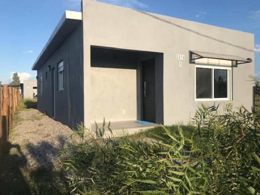 Comoda Casa Con Jardin En Колонія-дель-Сакраменто Екстер'єр фото