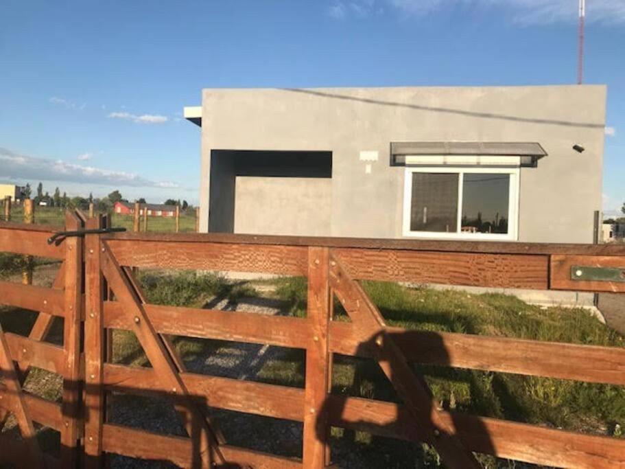 Comoda Casa Con Jardin En Колонія-дель-Сакраменто Екстер'єр фото